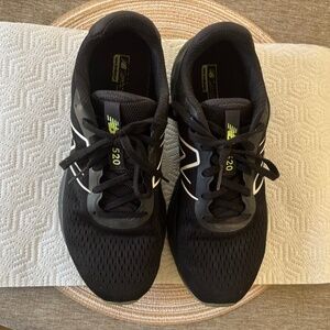 New Balance Men’s 520 V8 running shoe